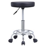 Taburete giratorio de 5 ruedas color negro.