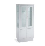 Vitrinas pie puerta blanca. disponible en Sivemedical.