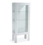 Vitrinas pie puerta blanca. disponible en Sivemedical.