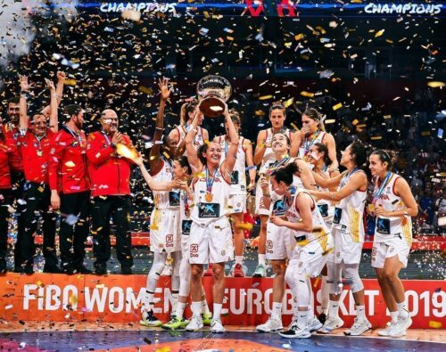 Celebración jugadoras de baloncesto Sonia Cañada