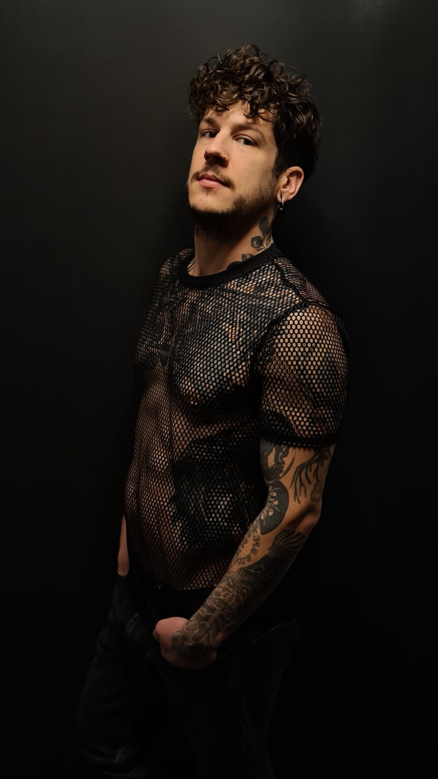 IG es ilustrador y artista tatuador en The Cube Tattoo